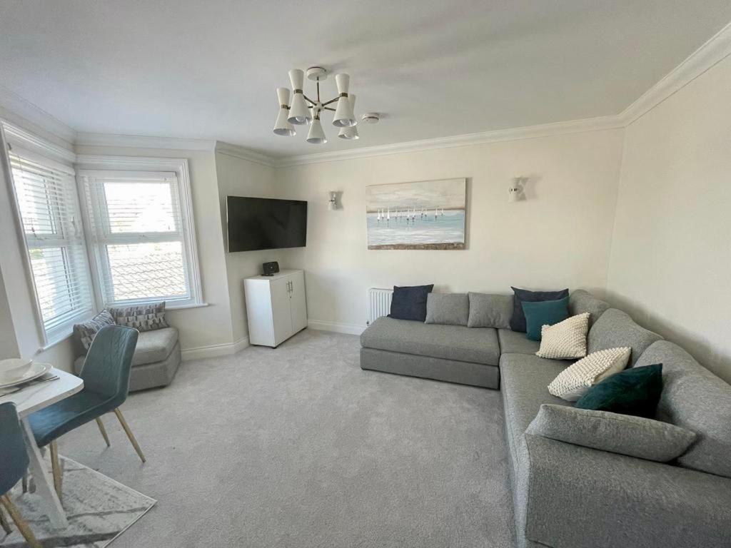 Exquisite Apartment, Stone Throw From The Beach 伯恩茅斯 外观 照片