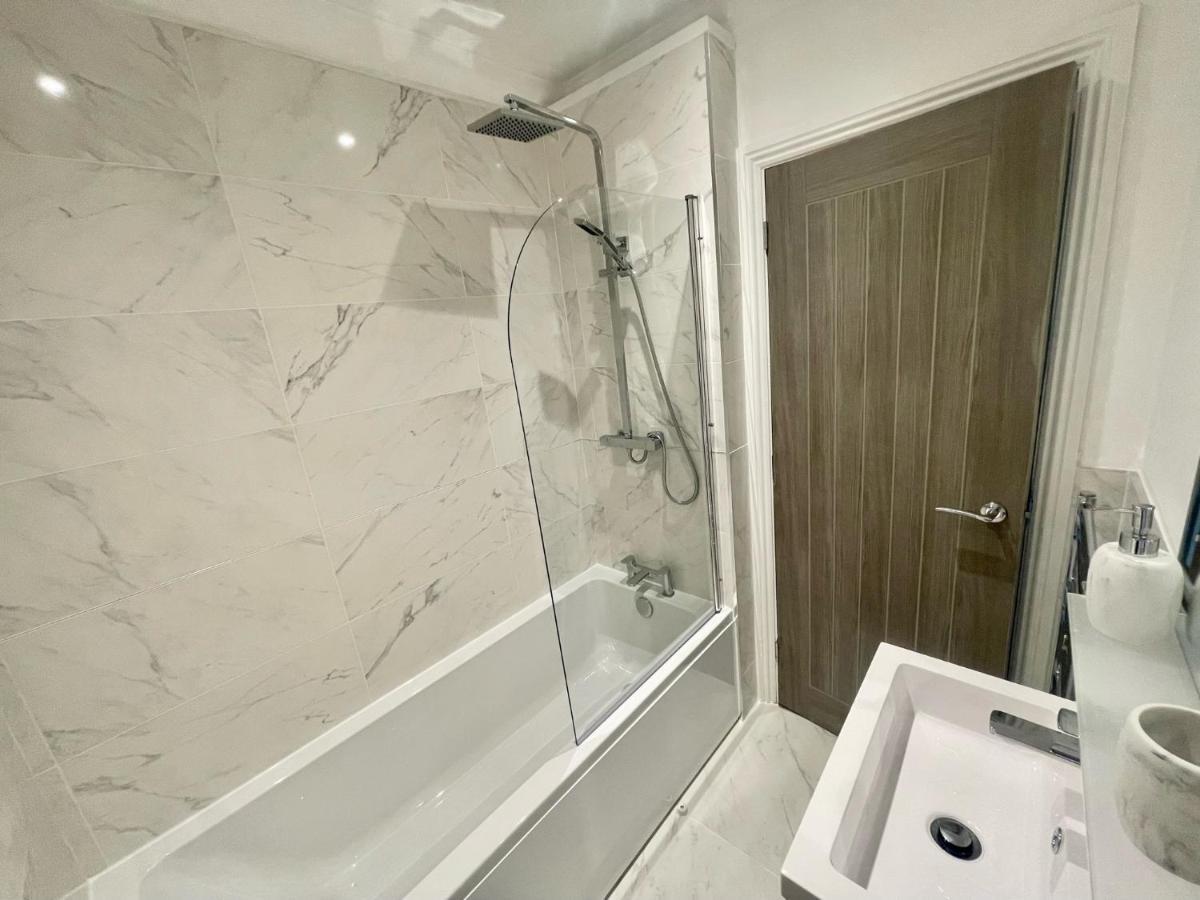 Exquisite Apartment, Stone Throw From The Beach 伯恩茅斯 外观 照片